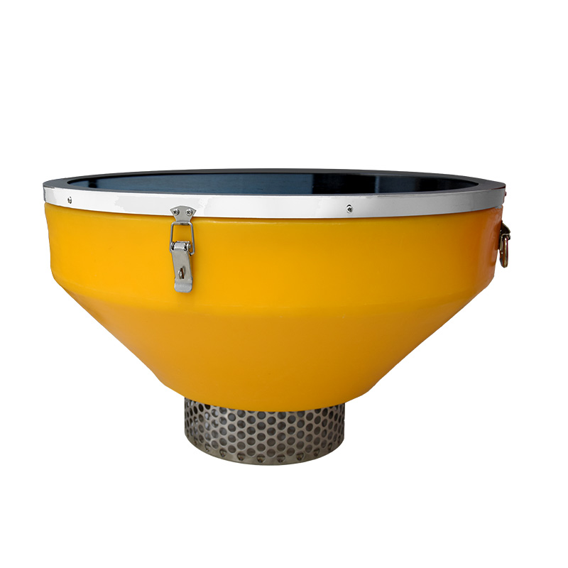 Water quality monitoring station of buoy type